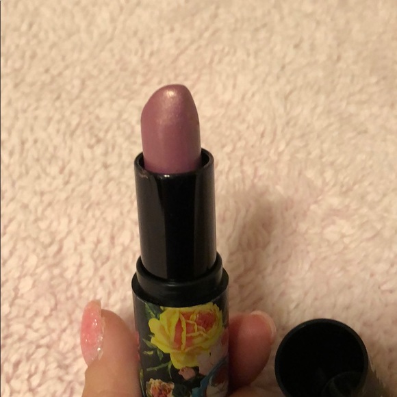 Lipstick - Picture 3 of 4